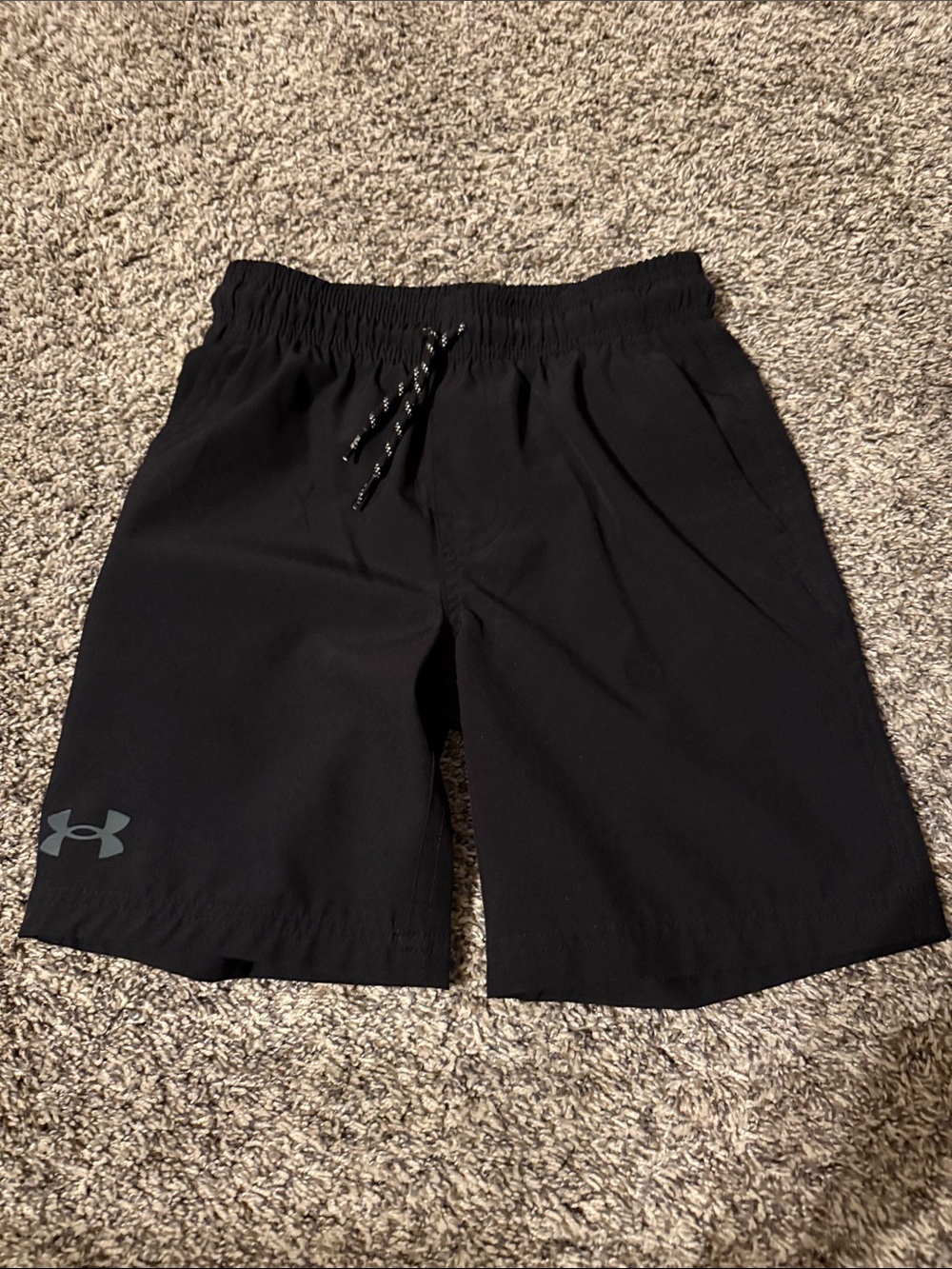 Boys Under Armor black drawstring shorts size YSM